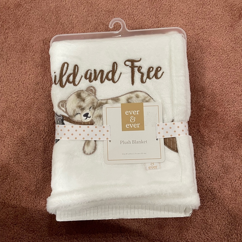 Baby blanket warm and fuzzy unisex new( no offer please )